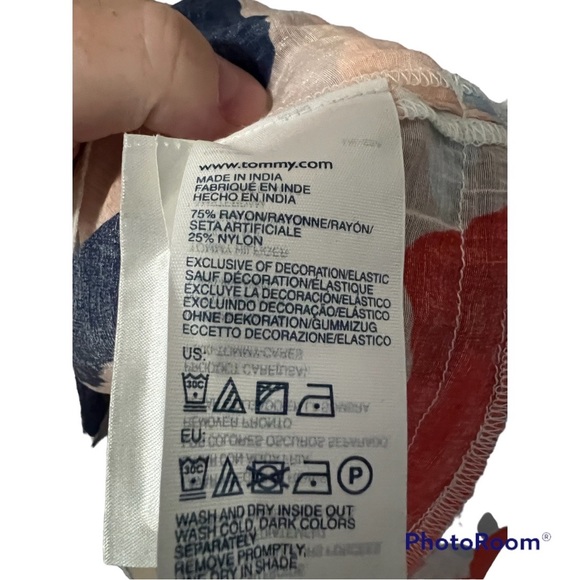 A Tommy Hilfiger top in size small - Picture 6 of 8